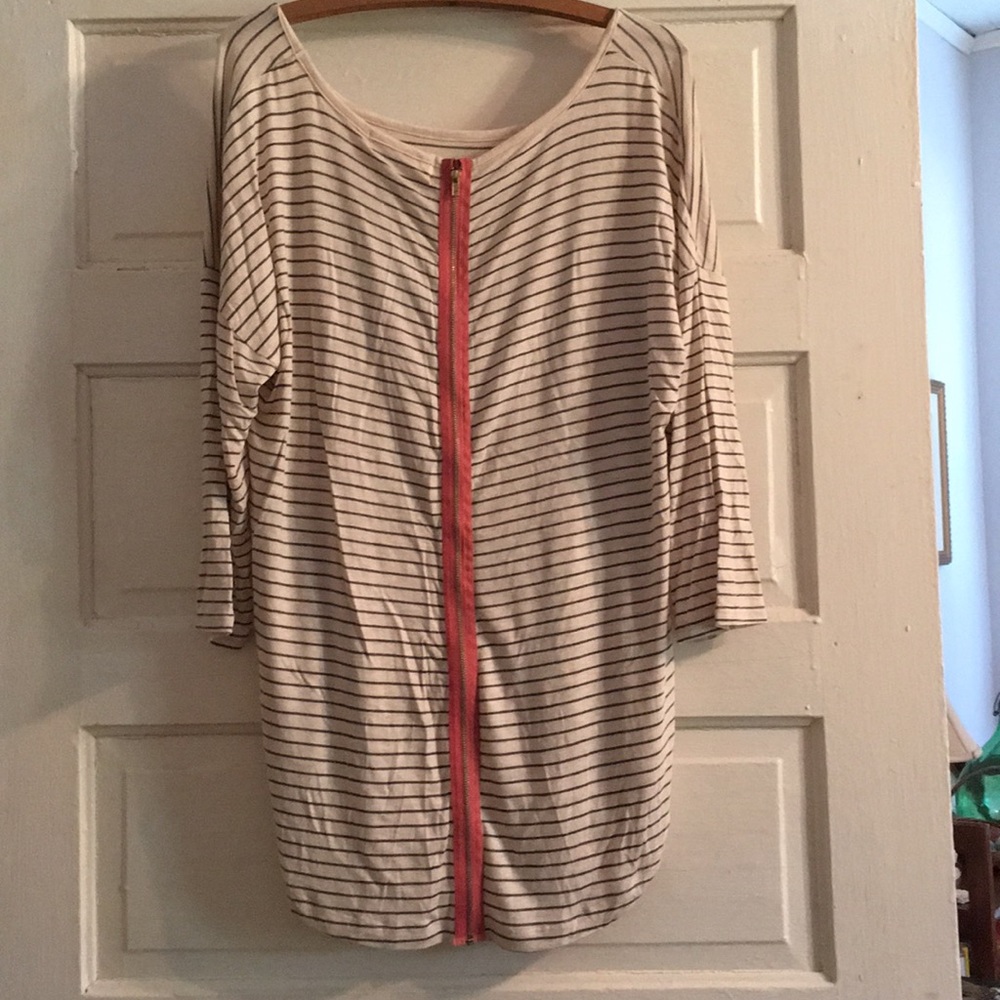 High low shirt with zipper in back